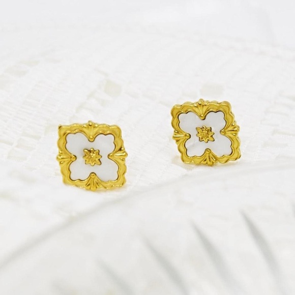 Medieval Renaissance White and Gold Earrings - Picture 1 of 5